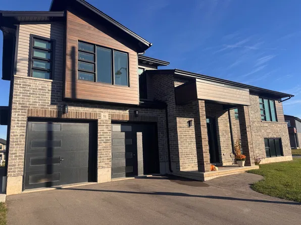 81 Moon Cres #2, Cambridge, ON N1S 0C4