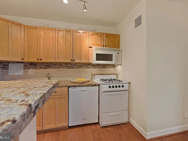 2401 Washington Cir NW #H-803 — Photo 13