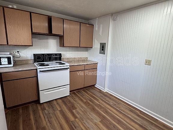 3rd image of 2323 Newton St APT 4