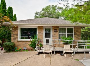 310 Kenwood Dr, Round Lake Park, IL