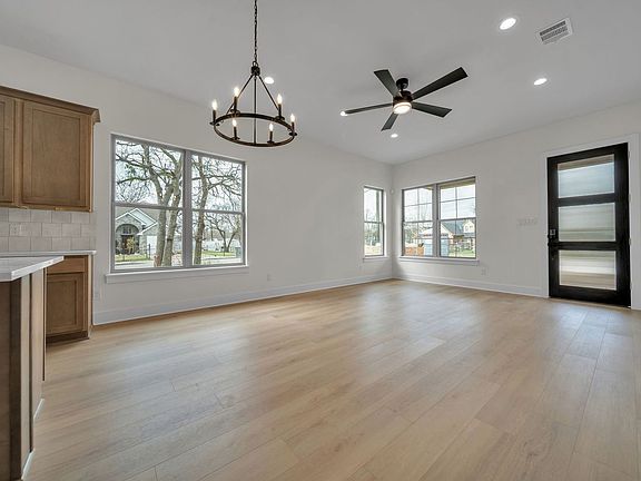 2nd image of 1032 Holcomb Rd