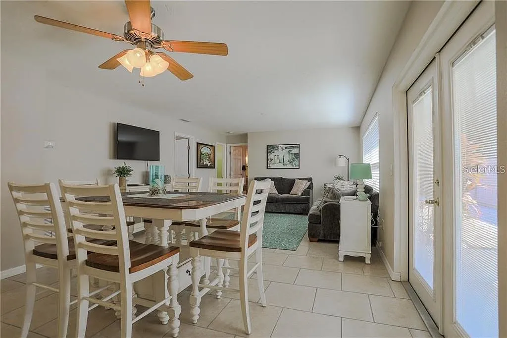 2 bed, 2.0 bath, 1212 sqft, $3,500 — Photo 3