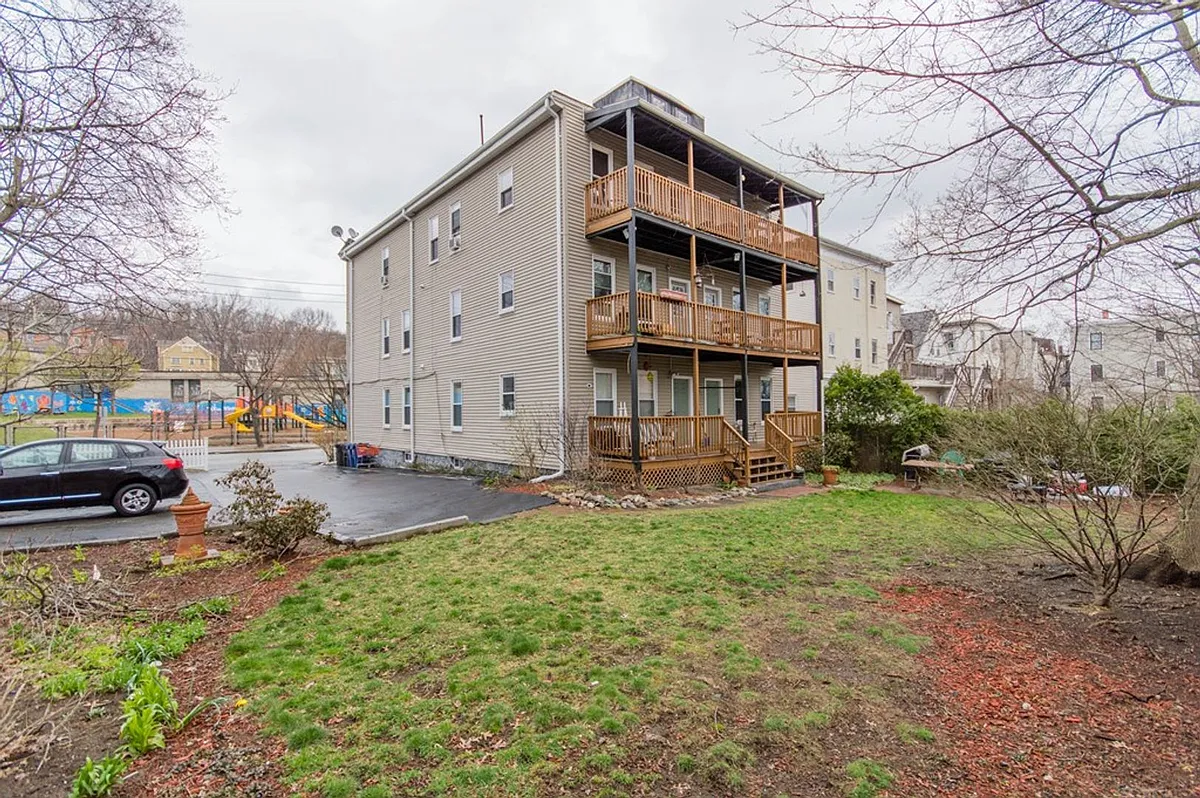 Building Photo - 126 Minden St #3