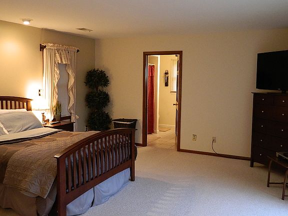 5th image of 55 Brookside Dr