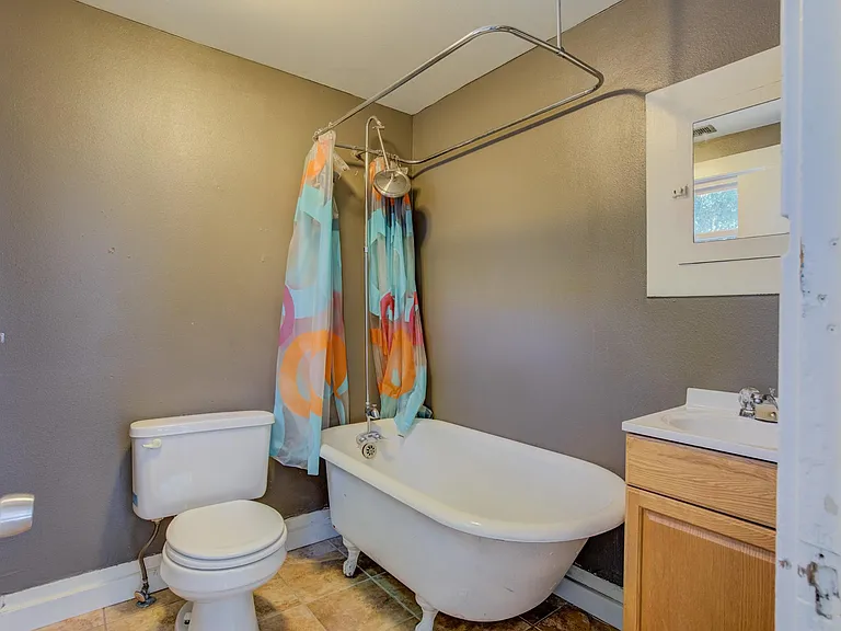 421 E Saint Vrain St — Photo 37