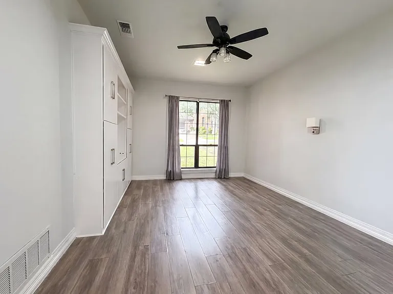 2409 Castle Rock Rd — Photo 12