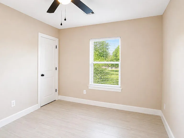 1206 Pinewood Ln — Photo 10