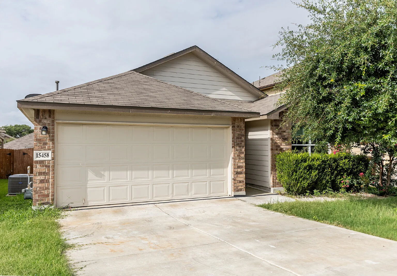 3 bed, 2.0 bath, 1436 sqft, $1,550 — Photo 1