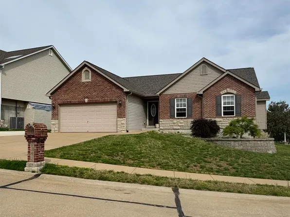 2145 Oakglen St, Imperial, MO 63052