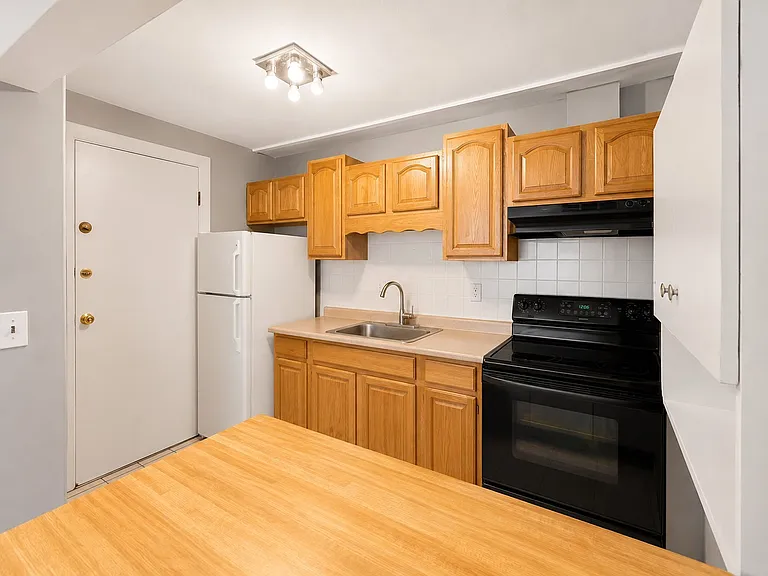 11A Commonwealth Ct #11 — Photo 6