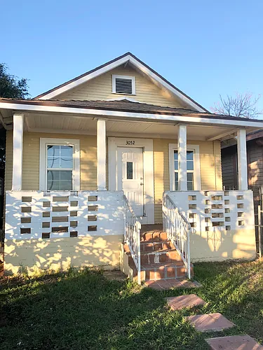 3052 Main St Photo 1