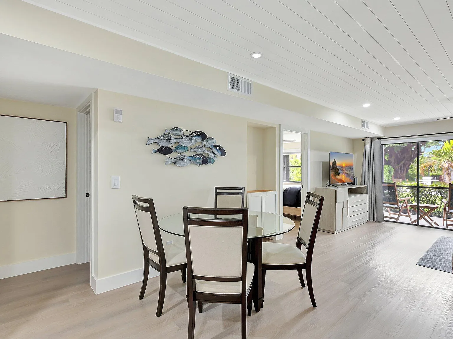 2 bed, 2.0 bath, 1273 sqft, $2,400 — Photo 3
