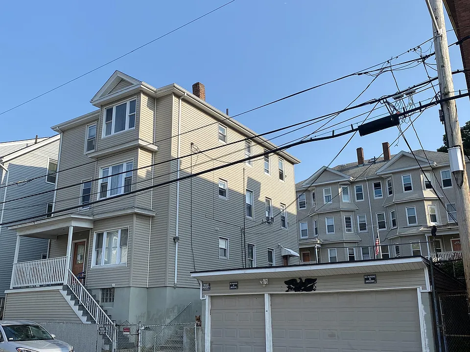 425 Division St #3