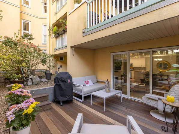 1125 Gilford St #105, Vancouver, BC V6G 2P7
