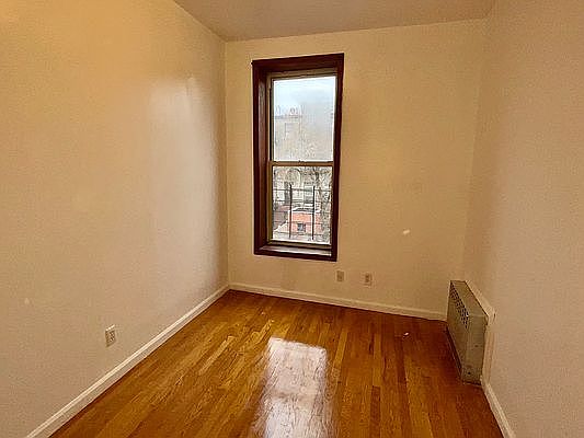 5th image of 446 Willoughby Ave APT 2