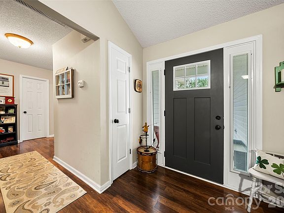 4th image of 4614 Capstone Dr