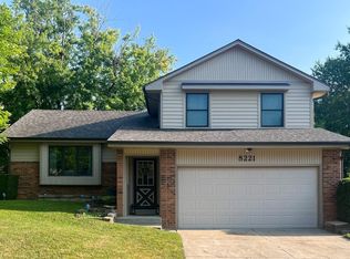 8221 Hammontree Dr, Urbandale, IA 50322