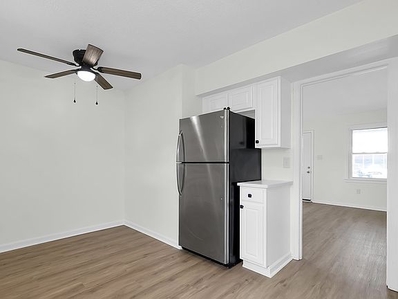 5th image of 702 S Hamilton Rd #1