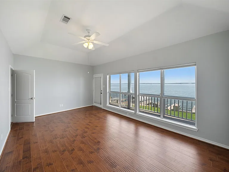 16 Regency Point — Photo 22