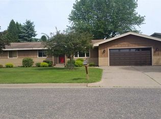 904 Eagle Dr, Kingsford, MI 49802