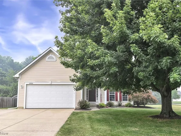 34900 Clear Creek Dr, North Ridgeville, OH 44039
