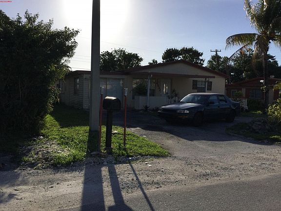 3rd image of 4932 SW 45th Ave