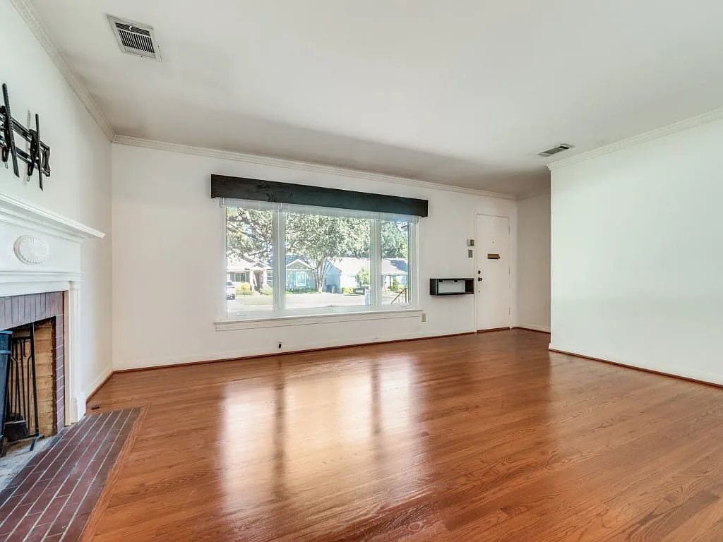 3 bed, 1.0 bath, 1406 sqft, $2,995 — Photo 3