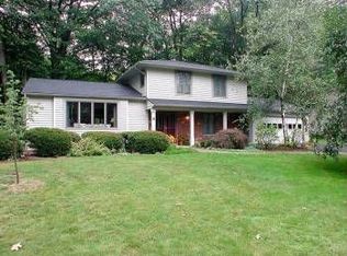 8 Gateway Rd, Fairport, NY 14450