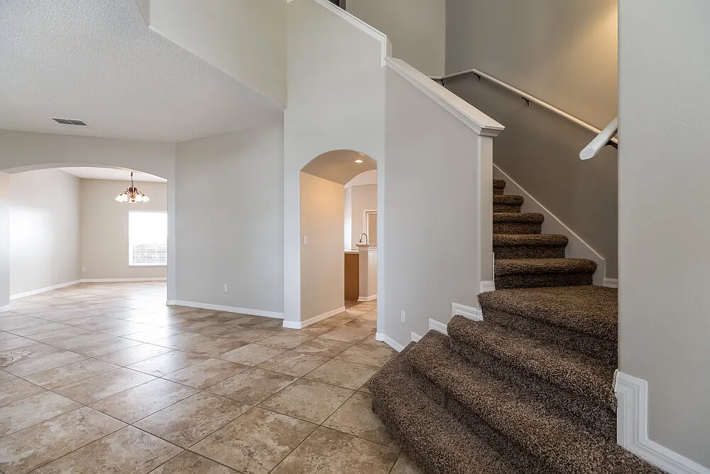 4 bed, 2.5 bath, 2341 sqft, $2,850 — Photo 3