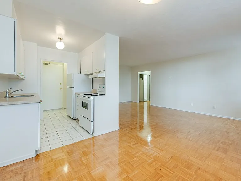 10 Huntley St #1 — Photo 2