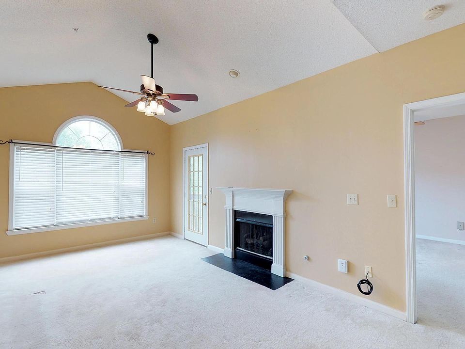 1st image of 403 Vinings Forest Cir SE