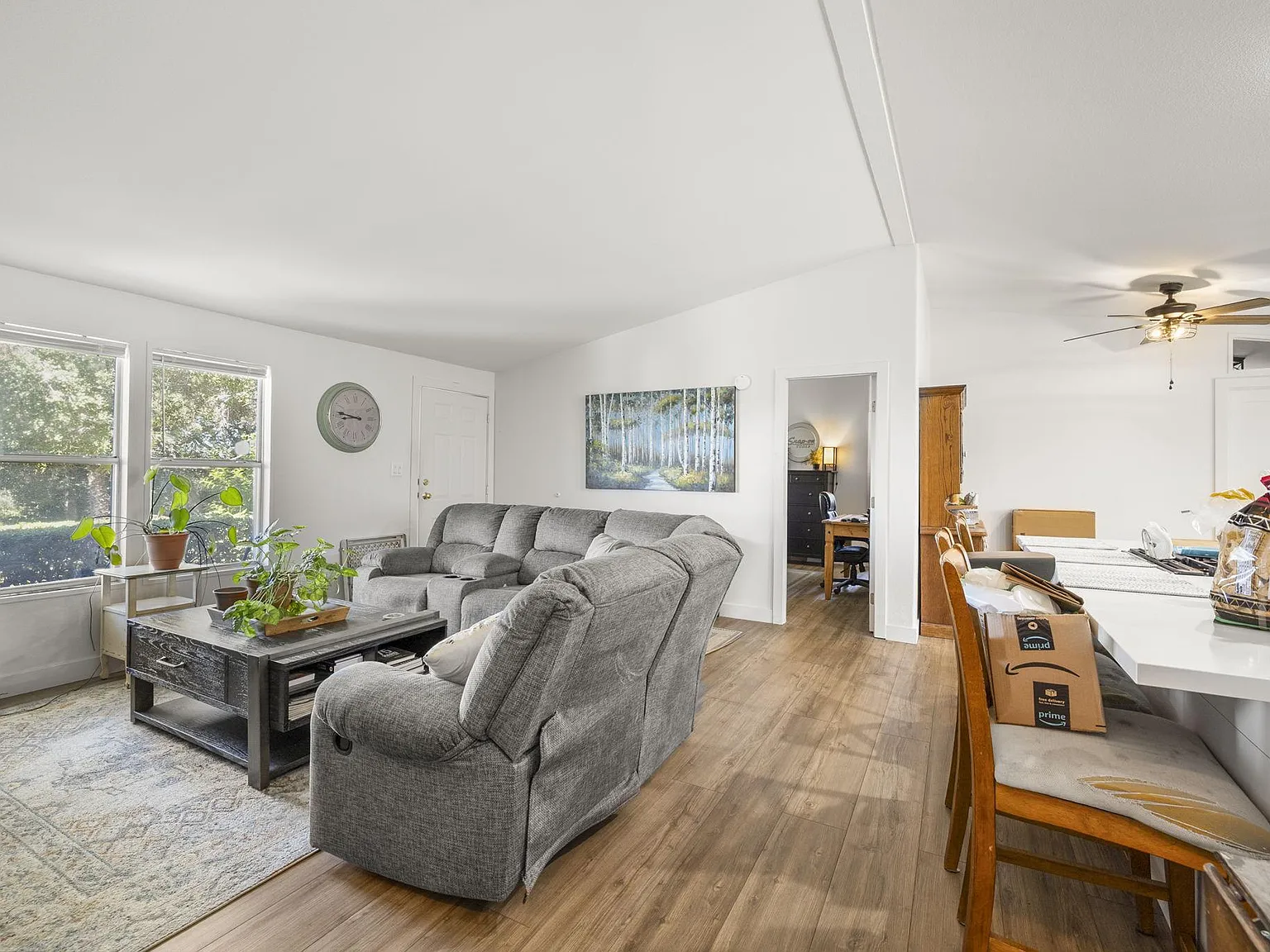 3 bed, 1.5 bath, 1014 sqft, $3,975 — Photo 2