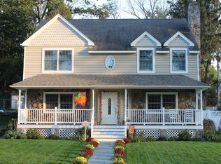 84 Lakeshore Dr, Oakland, NJ 07436