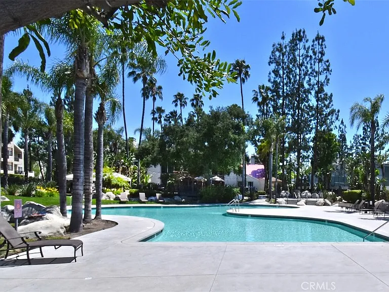 21500 Burbank Blvd #112 — Photo 33