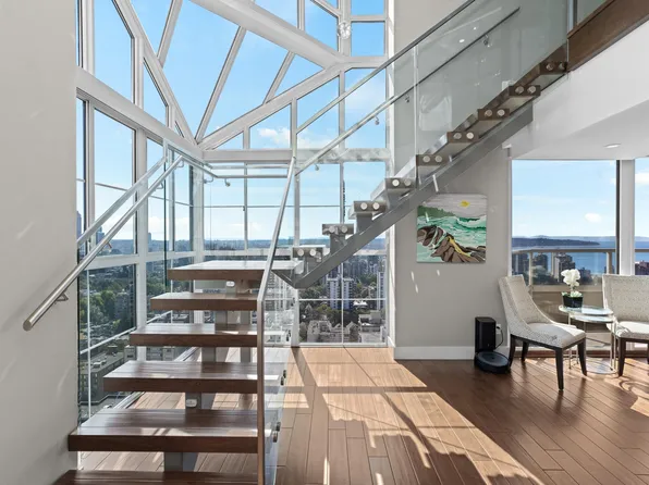 717 Jervis St #3102, Vancouver, BC V6E 4L5