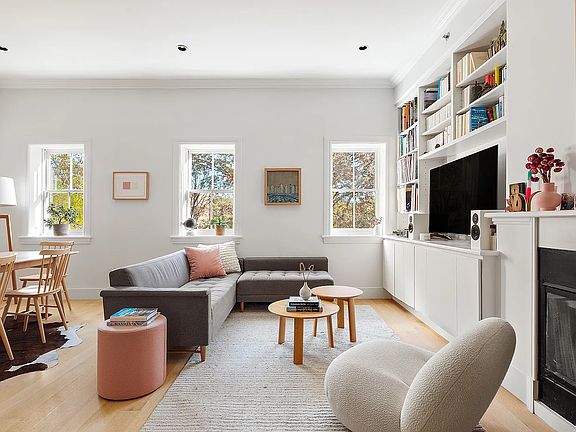 4th image of 242 Adelphi St APT 4