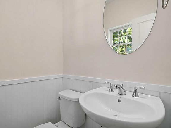 5th image of 3574 Lexington Ave #1-8