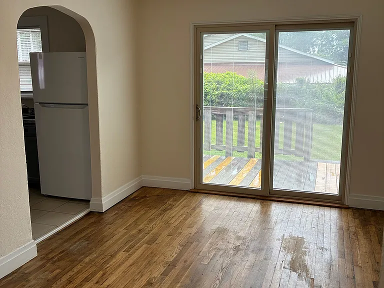 111 Saint Clair Ave — Photo 4