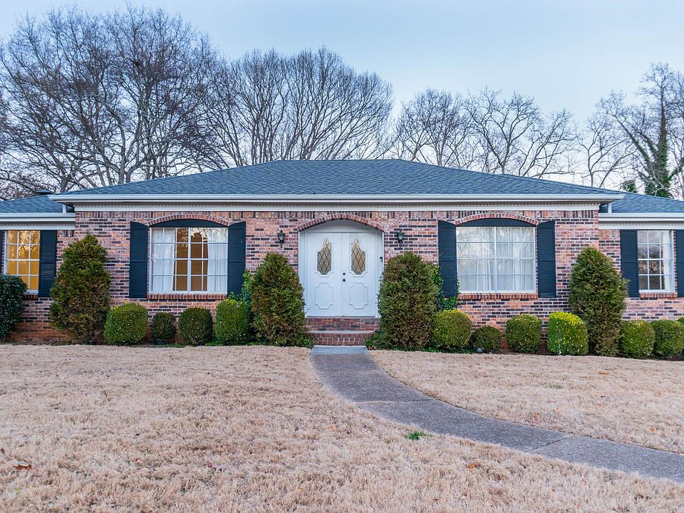 Front view of the home.