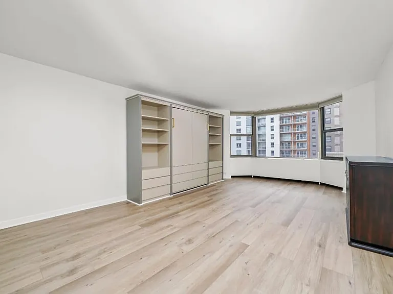 535 N Michigan Ave #1907 — Photo 2