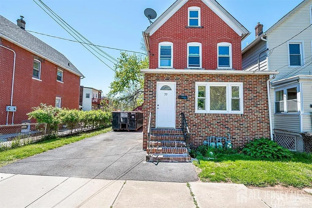 77 Pulaski Ave photo 1