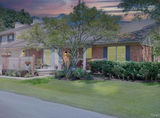 7108 Green Farm Rd, West Bloomfield, MI 48322