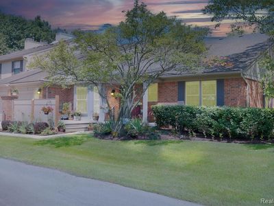 7108 Green Farm Rd, West Bloomfield, MI, 48322