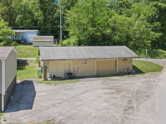3rd image of 826 Pop Hollow Rd