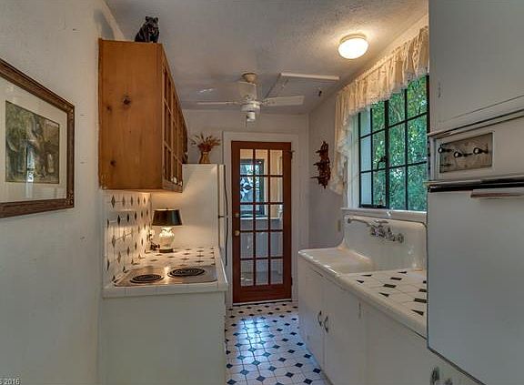 4th image of 21 Melrose Cir