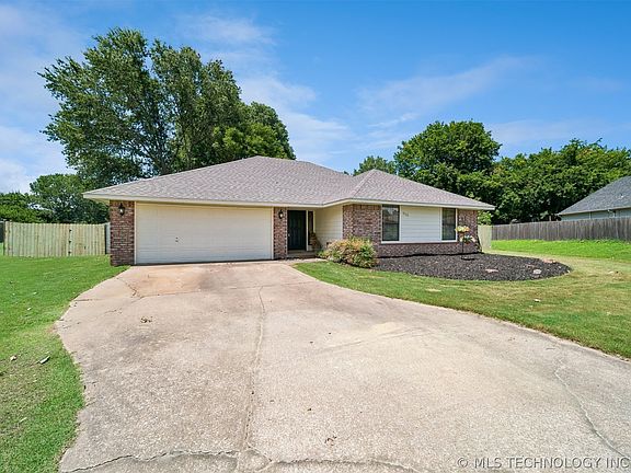 3rd image of 9720 Swan Dr