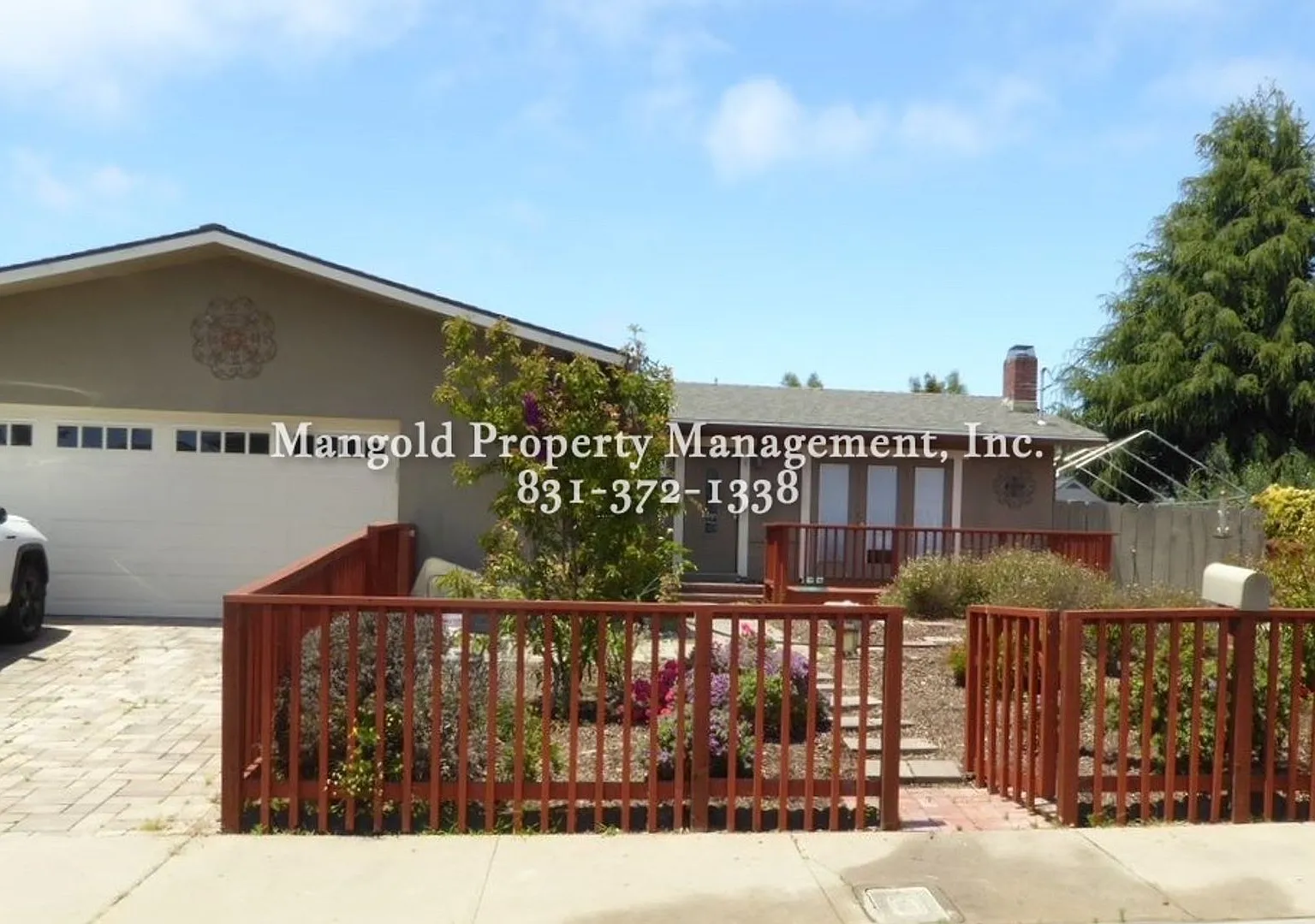 3-Bed/2-Bath Home with Fireplace, Garage & Large Fenced Yard — Photo 1