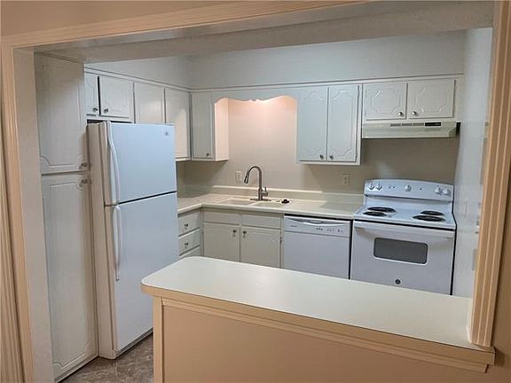 4th image of 2700 Whitney Pl APT 730