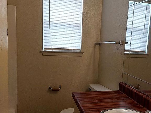 5th image of 1404 Hillside Dr