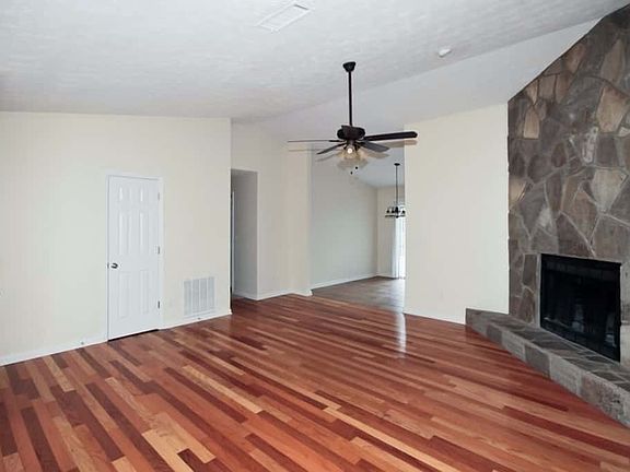 4th image of 901 Park Creek Cir